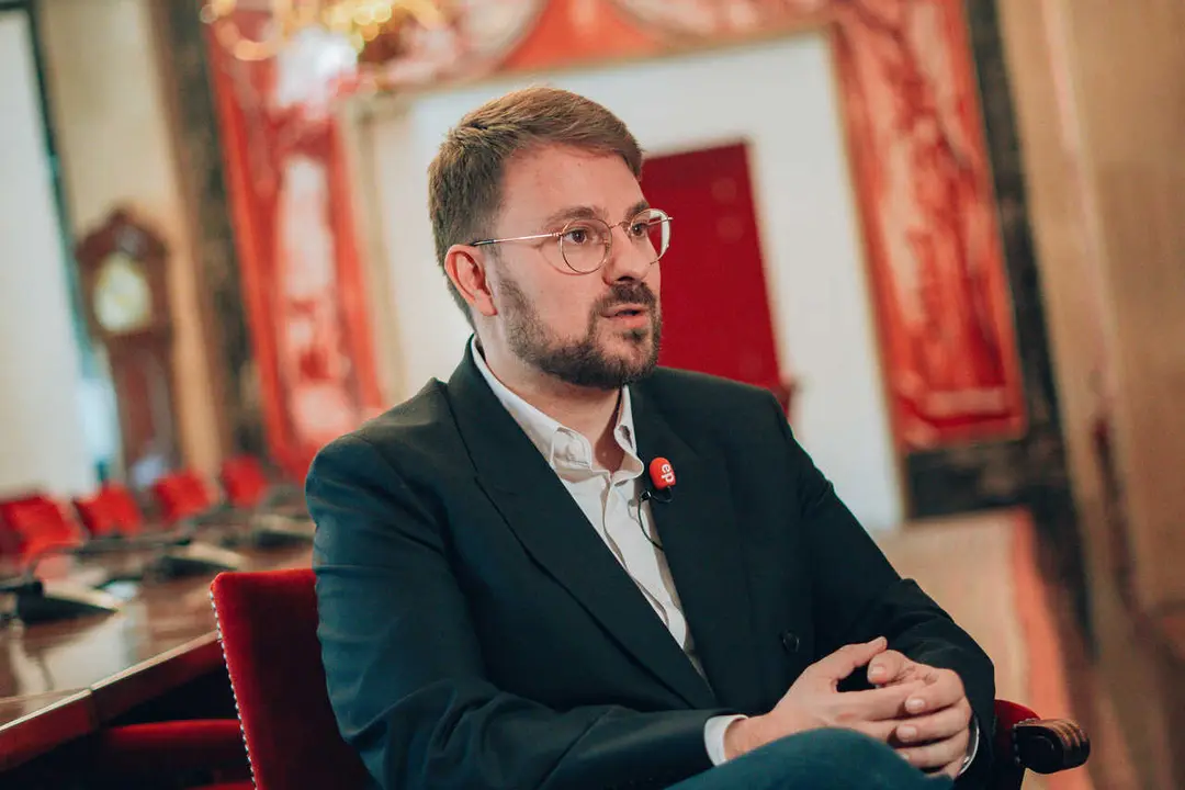 El diputado de Comprom&iacute;s y portavoz adjunto de Sumar en el Congreso, Alberto Ib&aacute;&ntilde;ez, interviene en una entrevista con Europa Press.
