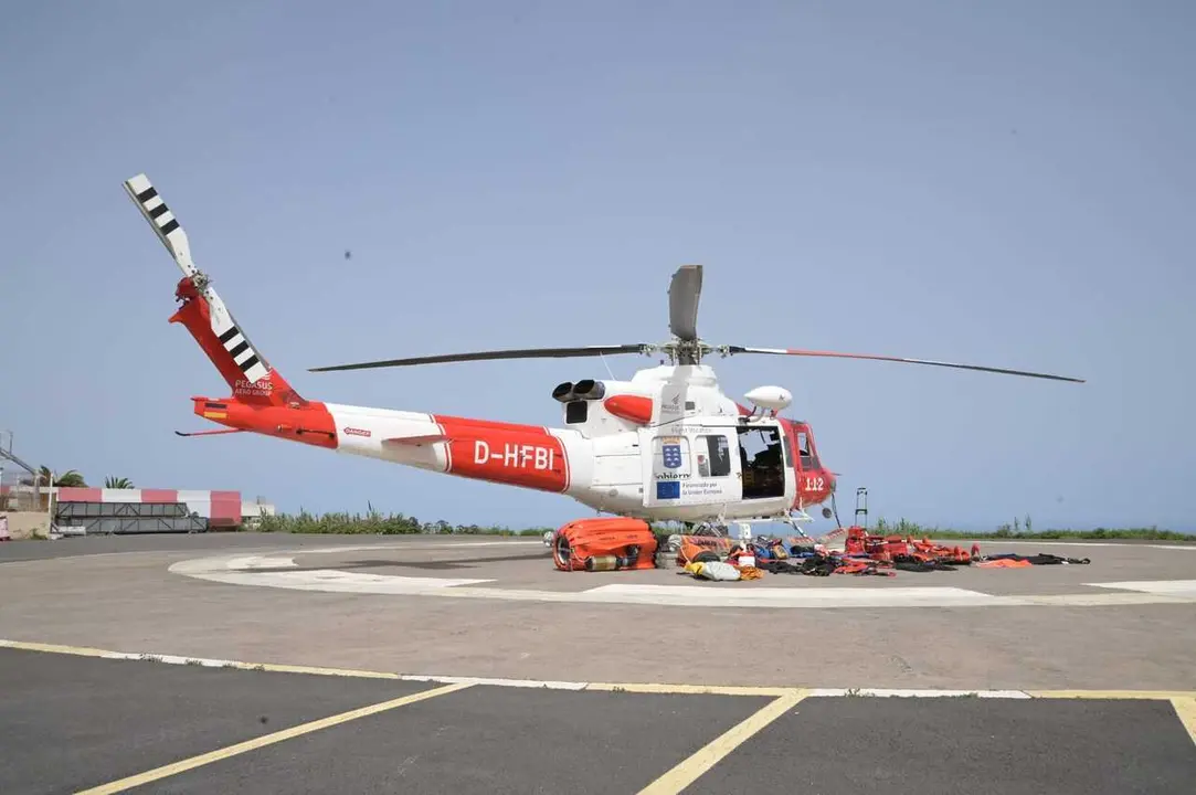 Archivo - Helic&oacute;ptero del GES del Gobierno de Canarias