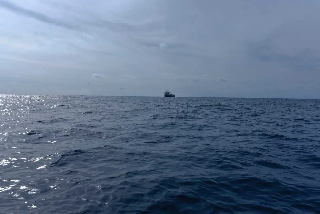 Los petroleros ubicados en las aguas cercanas a Ceuta realizan trasvases de crudo procedente de Rusia para hacer llegar el producto a los mercados asiaticos pese a las sanciones de Occidente.