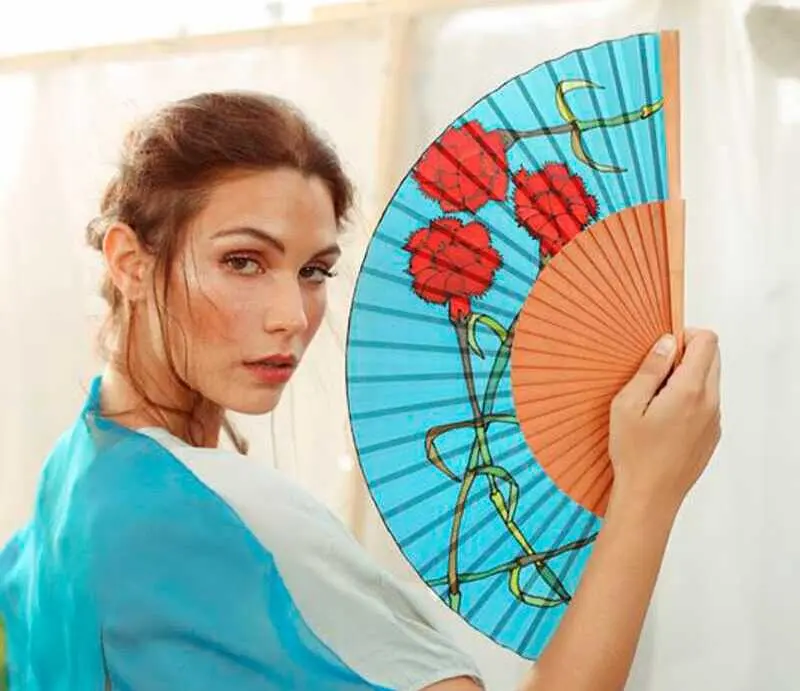 C&oacute;mo vestir en la Feria de Abril 2026 sin traje de flamenca y con estilo