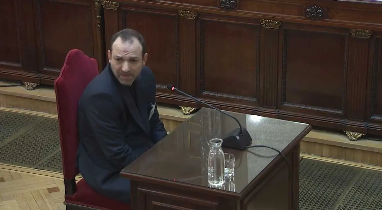 El hijo del exministro Jos&eacute; Luis &Aacute;balos, V&iacute;ctor &Aacute;balos, durante su declaraci&oacute;n como testigo en el juicio del Tribunal Supremo por la presunta trama de mascarillas, en Madrid (Espa&ntilde;a).