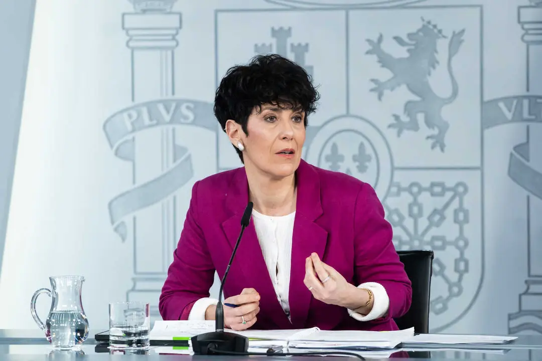 La portavoz del Gobierno y ministra de Inclusi&oacute;n, Seguridad Social y Migraciones, Elma Saiz, durante una rueda de prensa posterior al Consejo de Ministros, en el Palacio de La Moncloa, a 31 de marzo de 2026, en Madrid (Espa&ntilde;a).