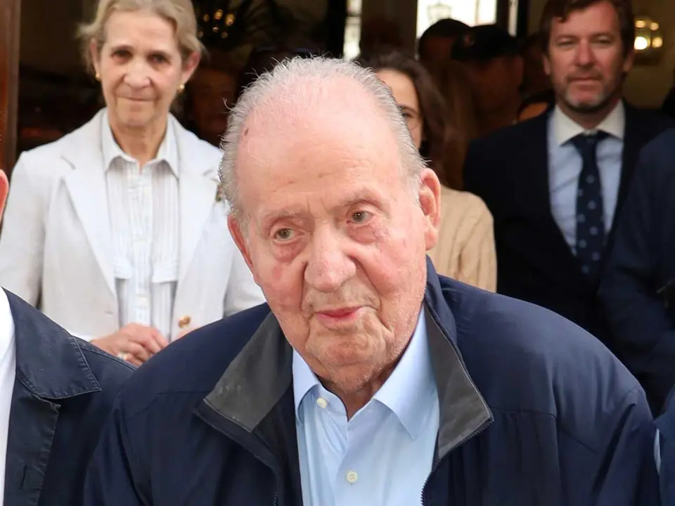 La Infanta Elena y el Rey Juan Carlos a la salida del hotel, a 06 de abril de 2026, en Madrid (Espa&ntilde;a).

Leandro Wassaul
HOTEL;REALEZA;FAMOSOS
06/4/2026