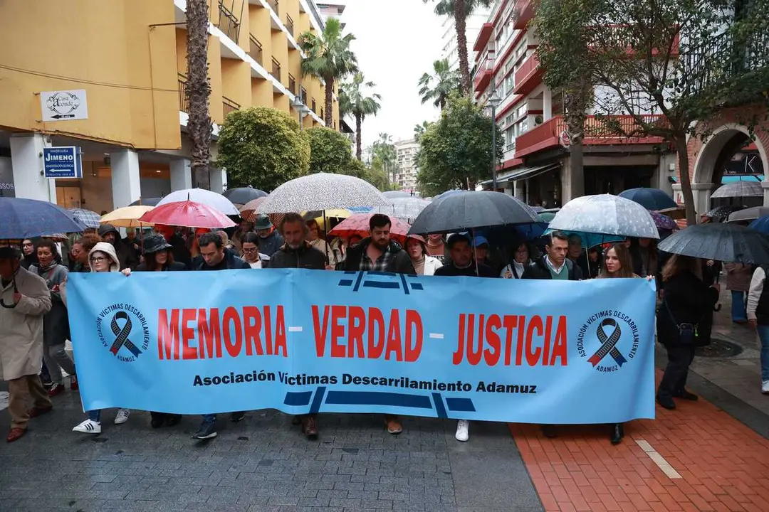 Im&aacute;genes de la marcha convocada en Huelva el pasado 20 de marzo por la Asociaci&oacute;n V&iacute;ctimas del Descarrilamiento de Adamuz. 