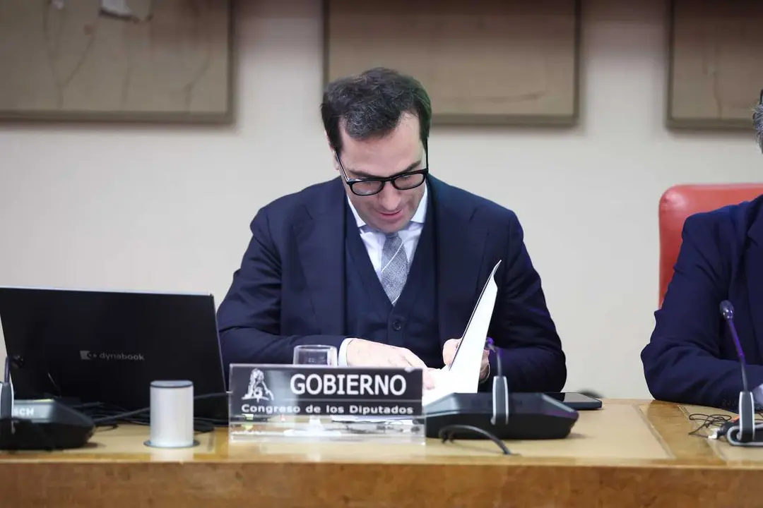 El vicepresidente primero del Gobierno y ministro de Econom&iacute;a, Comercio y Empresa, Carlos Cuerpo, durante su comparecencia a petici&oacute;n propia ante la Comisi&oacute;n de Econom&iacute;a, Comercio y Transformaci&oacute;n Digital para informar sobre el Plan de Respuesta y de Rela