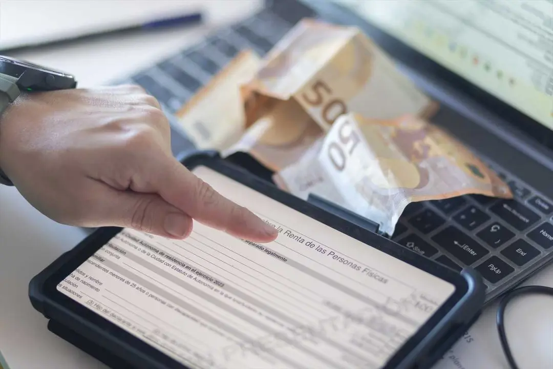 Archivo - (Foto de ARCHIVO) Vista de la declaraci&oacute;n de la renta en una tablet