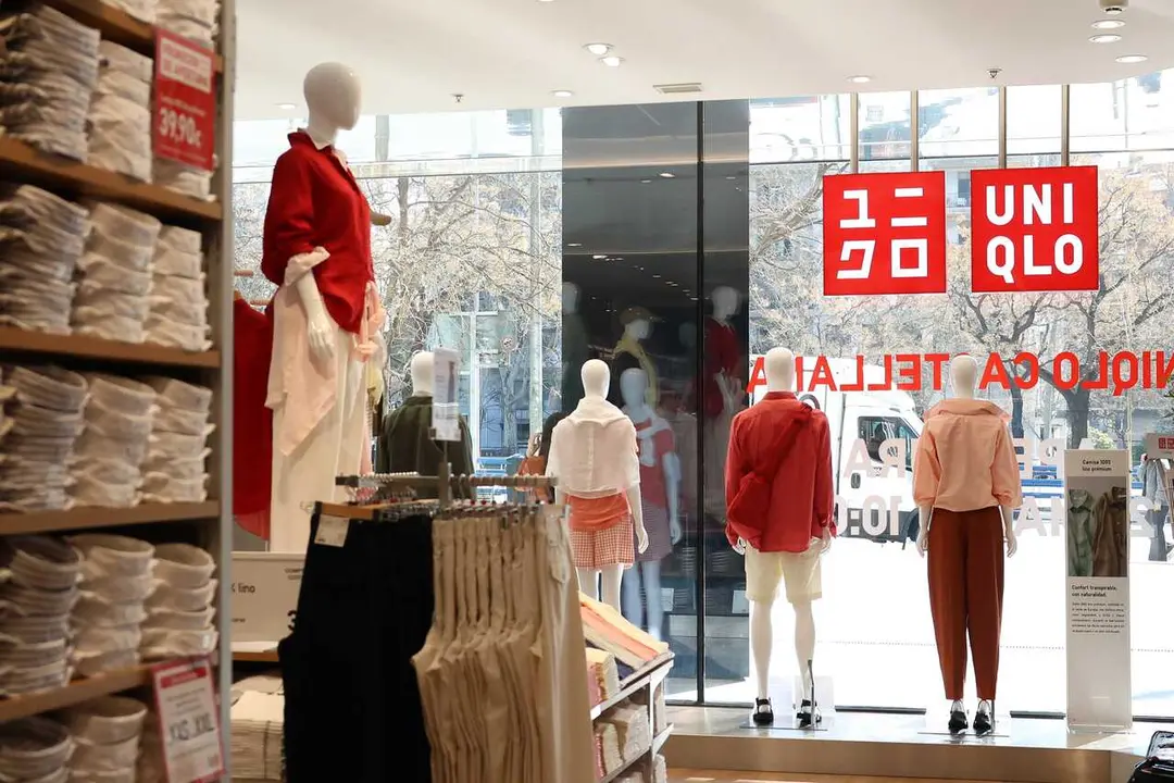 Archivo - Interior de la nueva flagship store de Uniqlo, a 26 de marzo de 2025, en Madrid (Espa&ntilde;a). El nuevo local ubicado en el complejo de Azca en el Paseo de la Castellana cuenta con una superficie de 1.200 metros cuadrados distribuidos en tres plantas