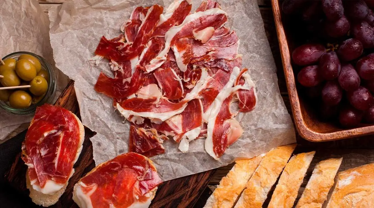 Archivo - Planas destaca la gastronom&iacute;a como 'escaparate' para poner en valor al conjunto del sistema alimentario.