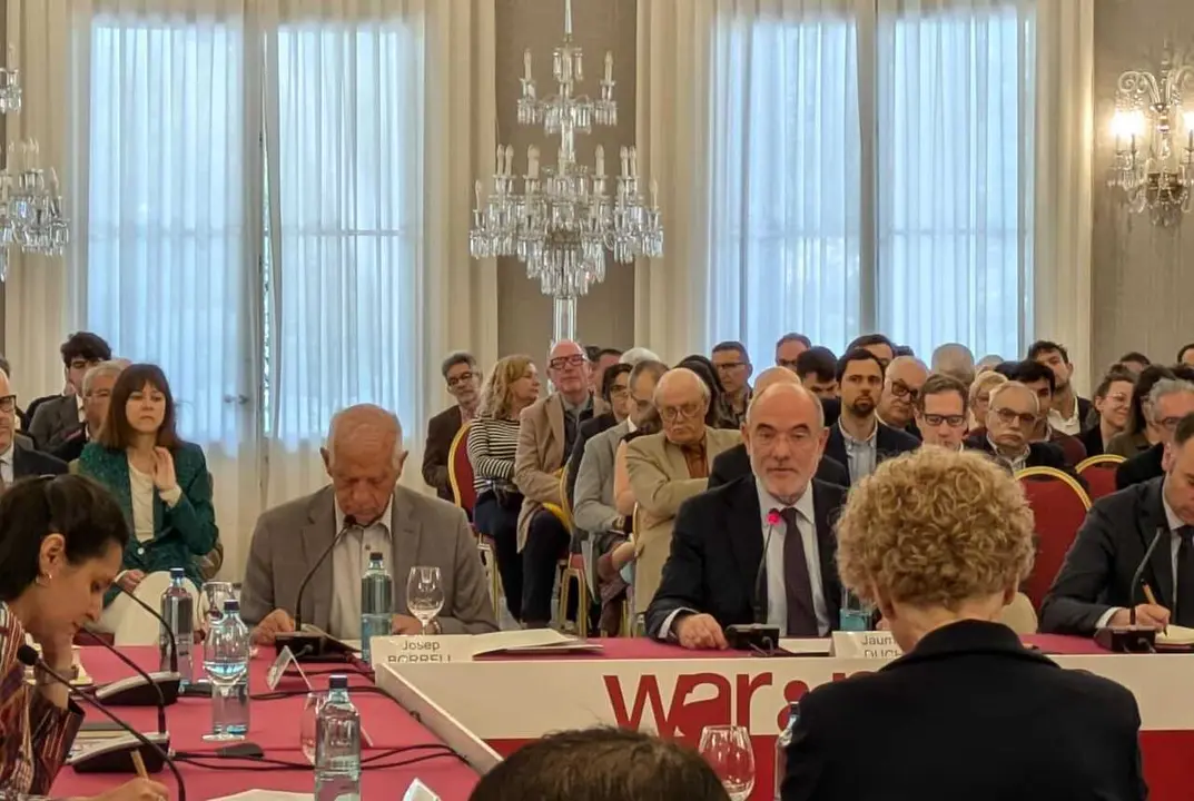 El presidente del Cidob y exalto representante de la UE para asuntos exteriores, Josep Borrell, junto al conseller de UE y Acci&oacute;n exterior de la Generalitat, Jaume Duch