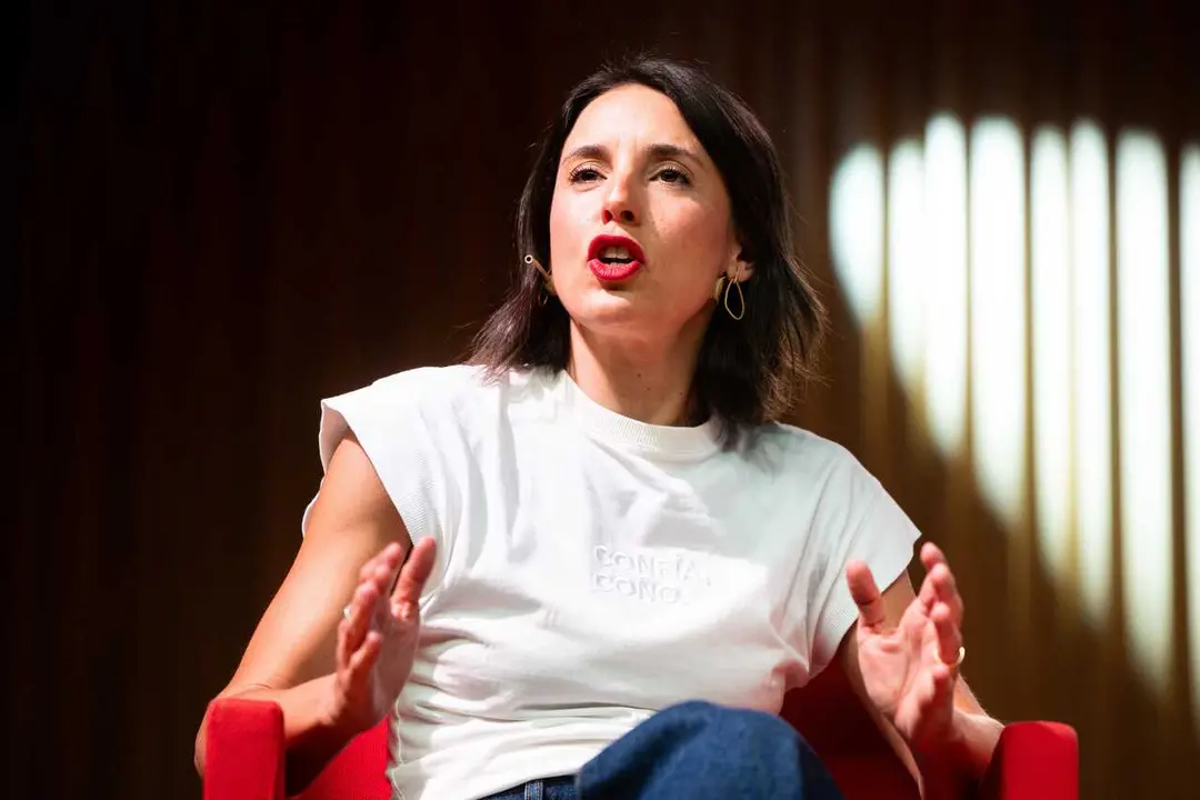 La secretaria pol&iacute;tica de Podemos y eurodiputada, Irene Montero, durante el di&aacute;logo 'Qu&egrave; s'ha de fer?', a 9 de abril de 2026, en Barcelona, Catalunya (Espa&ntilde;a). 