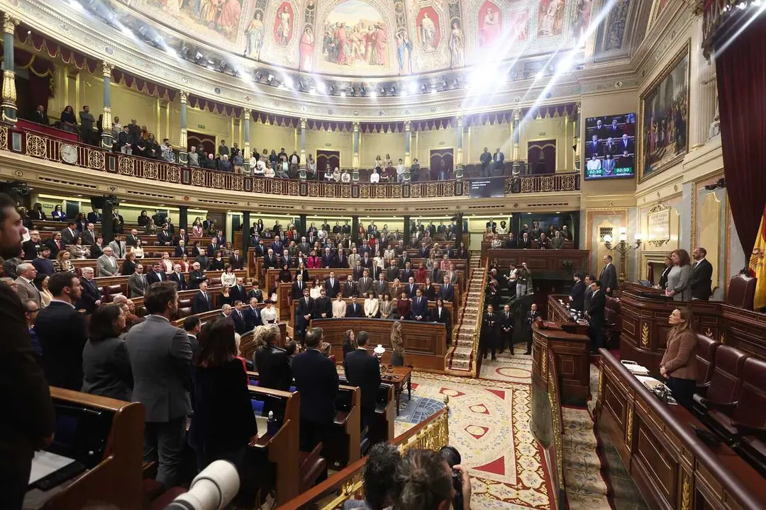 Archivo - Diputados en el hemiciclo durante una sesi&oacute;n de control al Gobierno.