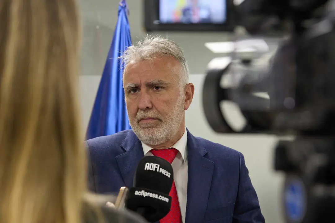 Archivo - El ministro de Pol&iacute;tica Territorial y Memoria Democr&aacute;tica, &Aacute;ngel V&iacute;ctor Torres, ofrece declaraciones a los medios tras una reuni&oacute;n con el presidente de CERMI, en la sede del Ministerio, a 2 de enero de 2024, en Madrid (Espa&ntilde;a). Durante el encuen