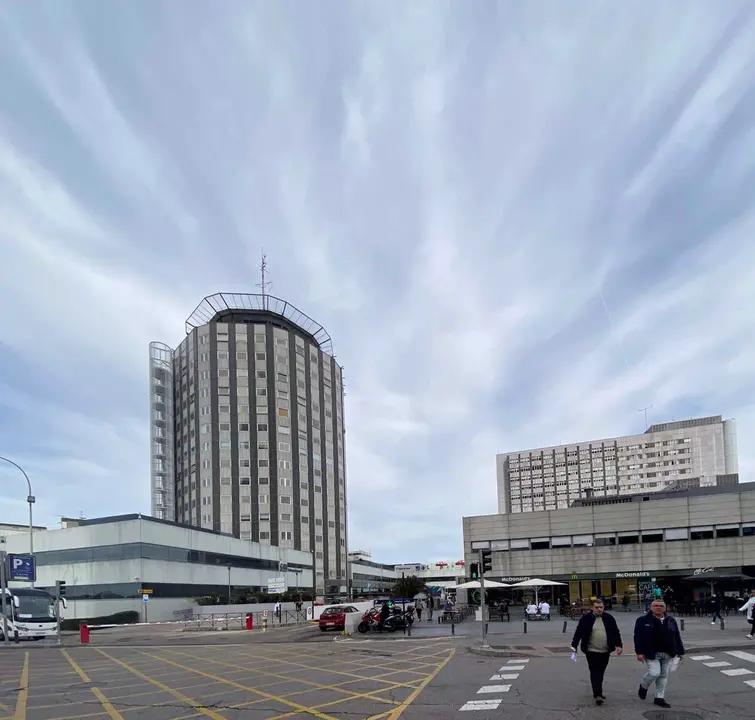 Archivo - Fachada y zonas exteriores del Hospital de la Paz de Madrid.