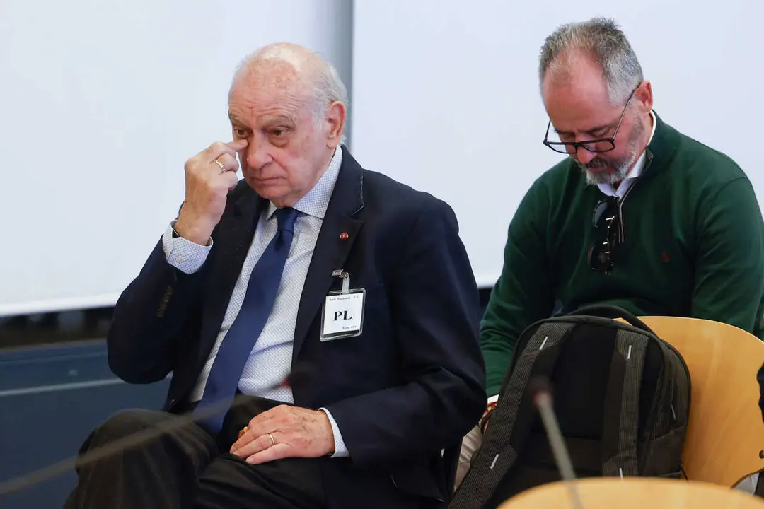 El exministro del Interior Jorge Fern&aacute;ndez D&iacute;az (i) durante el primer d&iacute;a del juicio de la Operaci&oacute;n Kitchen, en la Audiencia Nacional, a 6 de abril de 2026, en San Fernando de Henares, Madrid (Espa&ntilde;a). 