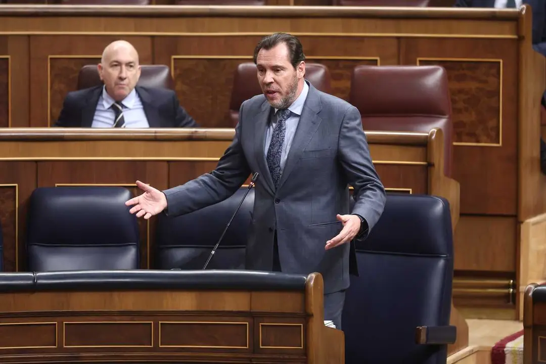 El ministro de Transportes y Movilidad Sostenible, &Oacute;scar Puente, interviene durante una sesi&oacute;n de control al Gobierno, en el Congreso, a 25 de marzo de 2026, en Madrid (Espa&ntilde;a). 