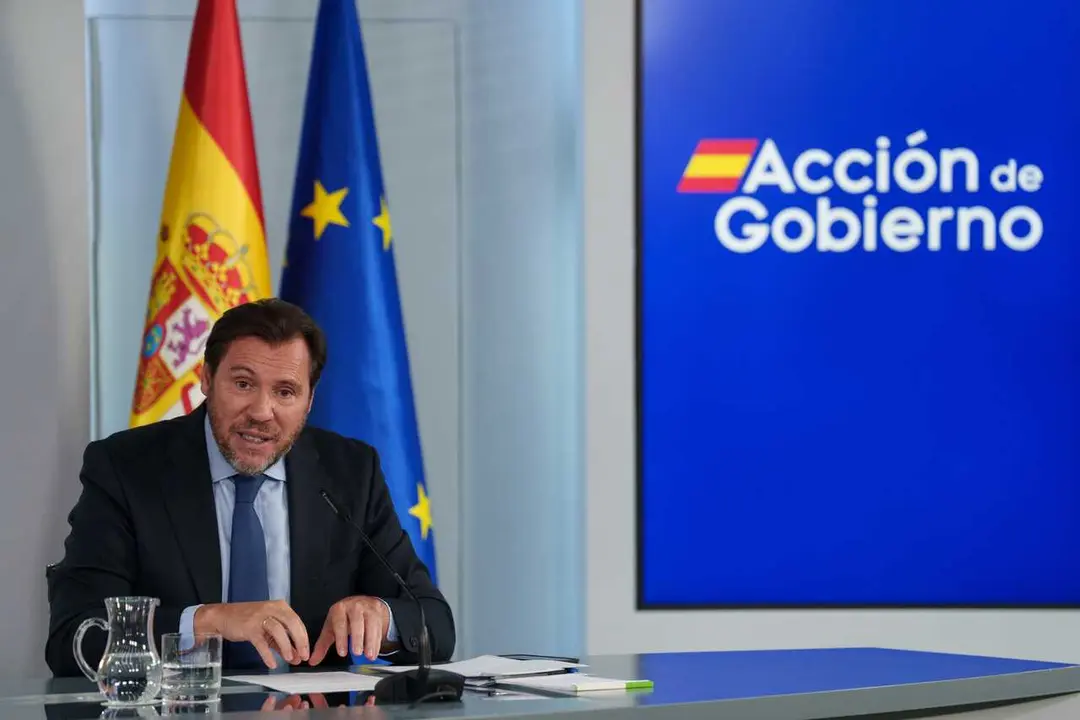 El ministro de Transportes y Movilidad Sostenible, &Oacute;scar Puente, durante la rueda de prensa tras el consejo de Ministros, a 14 de abril de 2026