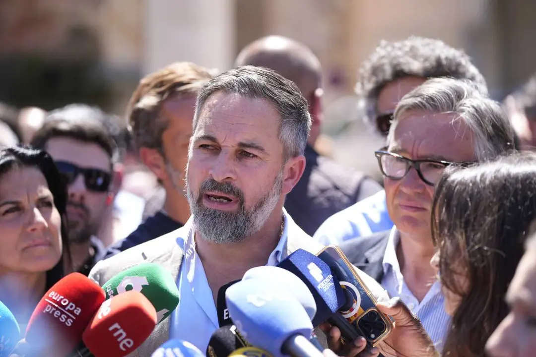 El presidente de Vox, Santiago Abascal, en una atenci&oacute;n con los medios de comunicaci&oacute;n en And&uacute;jar (Ja&eacute;n).