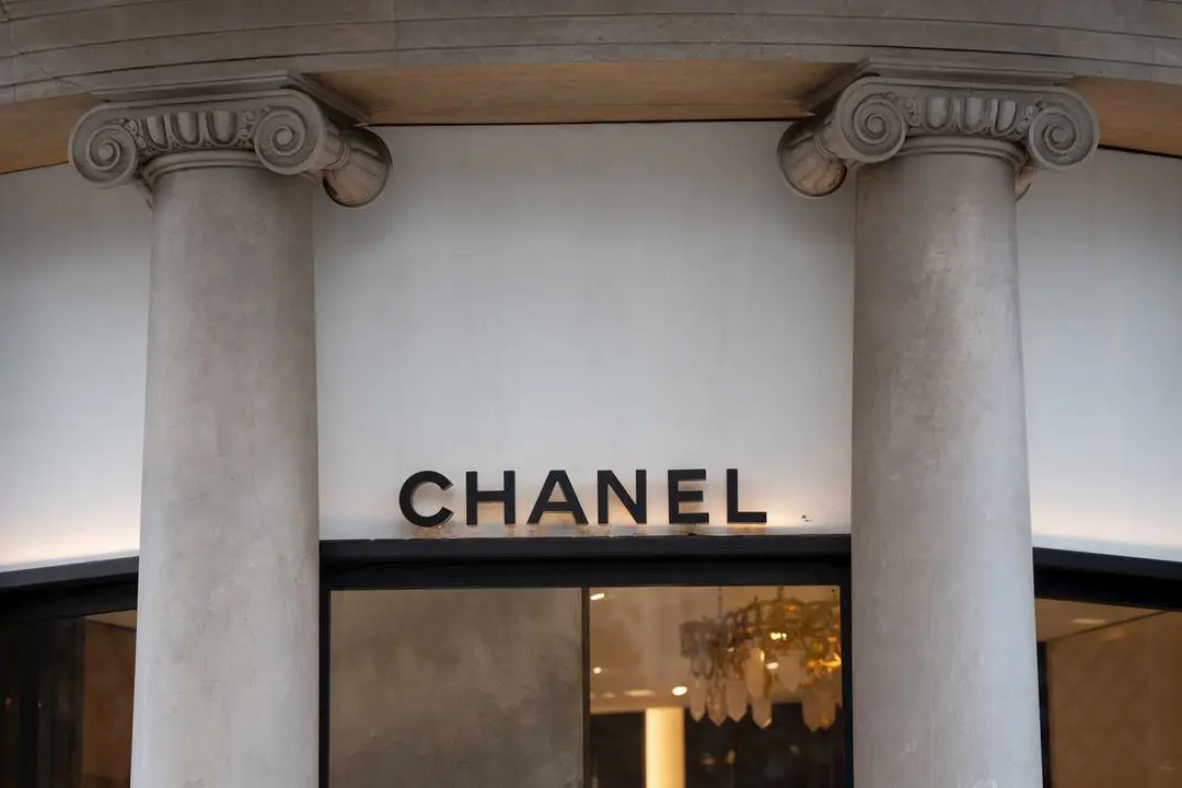 Archivo - Letrero de la tienda Chanel en el Paseo de Gracia en Barcelona, a 15 de enero de 2024, en Barcelona, Catalunya (Espa&ntilde;a).  