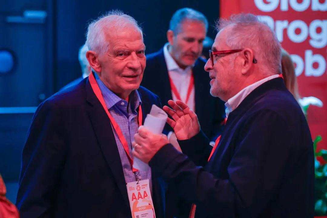 El presidente del Cidob Josep Borrell (i), durante la segunda y &uacute;ltima jornada del Global Progressive Mobilisation