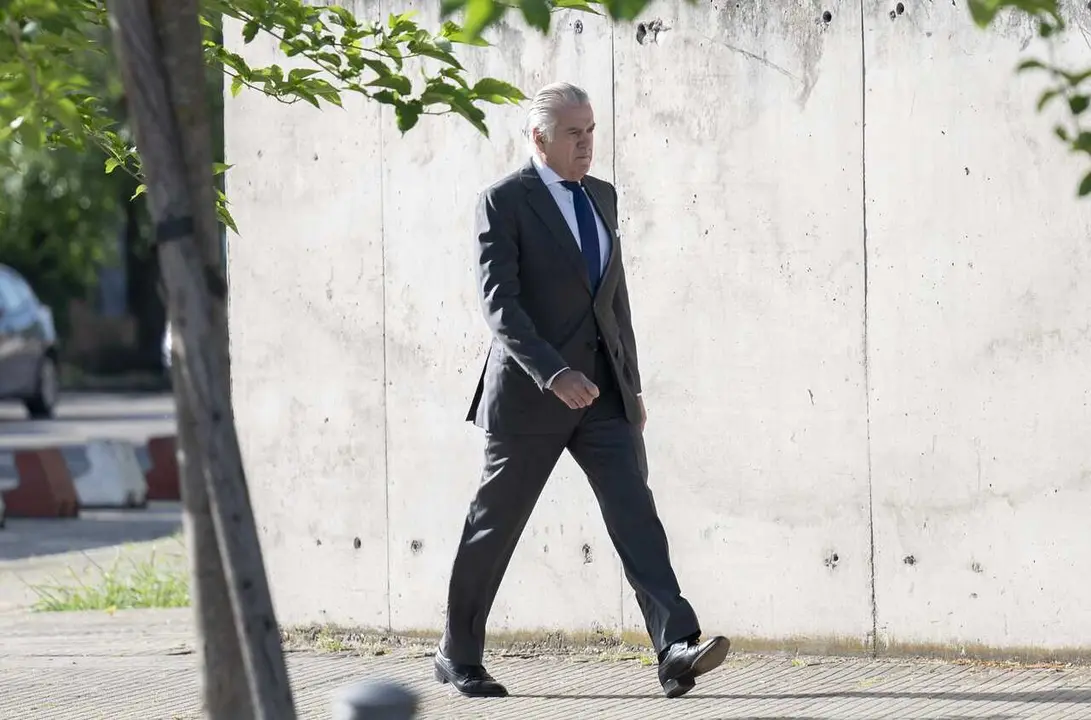 El extesorero del PP, Luis B&aacute;rcenas, a su llegada a la Audiencia Nacional, a 20 de abril de 2026, en San Fernando, Madrid (Espa&ntilde;a). 