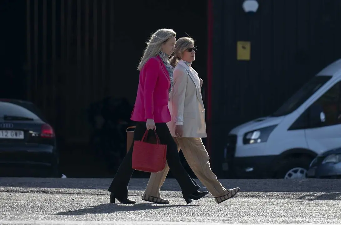 La mujer del extesorero del PP Luis B&aacute;rcenas, Rosalia Iglesias Villar (d), a su llegada a la Audiencia Nacional, a 20 de abril de 2026, en San Fernando, Madrid (Espa&ntilde;a).