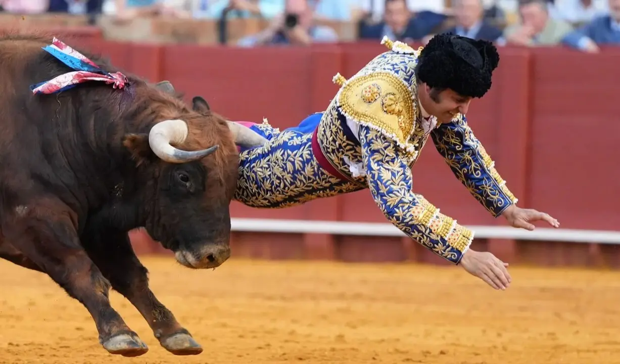 La cogida de Morante en la Feria de Sevilla