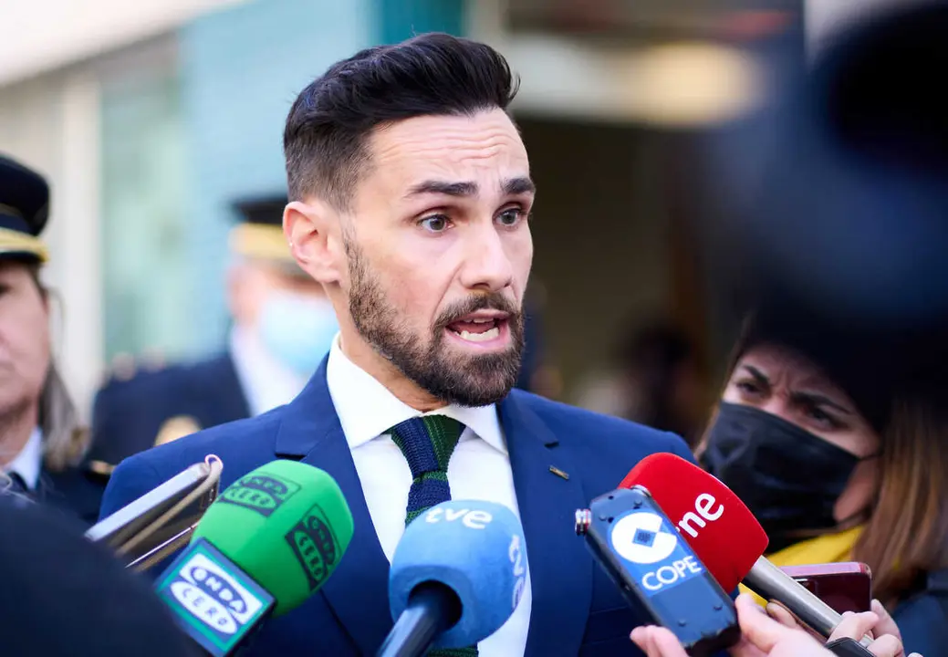 26/4/22  
ep  comisar&iacute;a de Polic&iacute;a Nacional en Santander 

El secretario de Estado de Seguridad, Rafael P&eacute;rez, visita la oficina de tramitaci&oacute;n de la protecci&oacute;n temporal a refugiados por la guerra en Ucrania, situada en la comisar&iacute;a de Polic&iacute;a Nacional en Santander

FOTO: Juan Manuel Serrano Arce