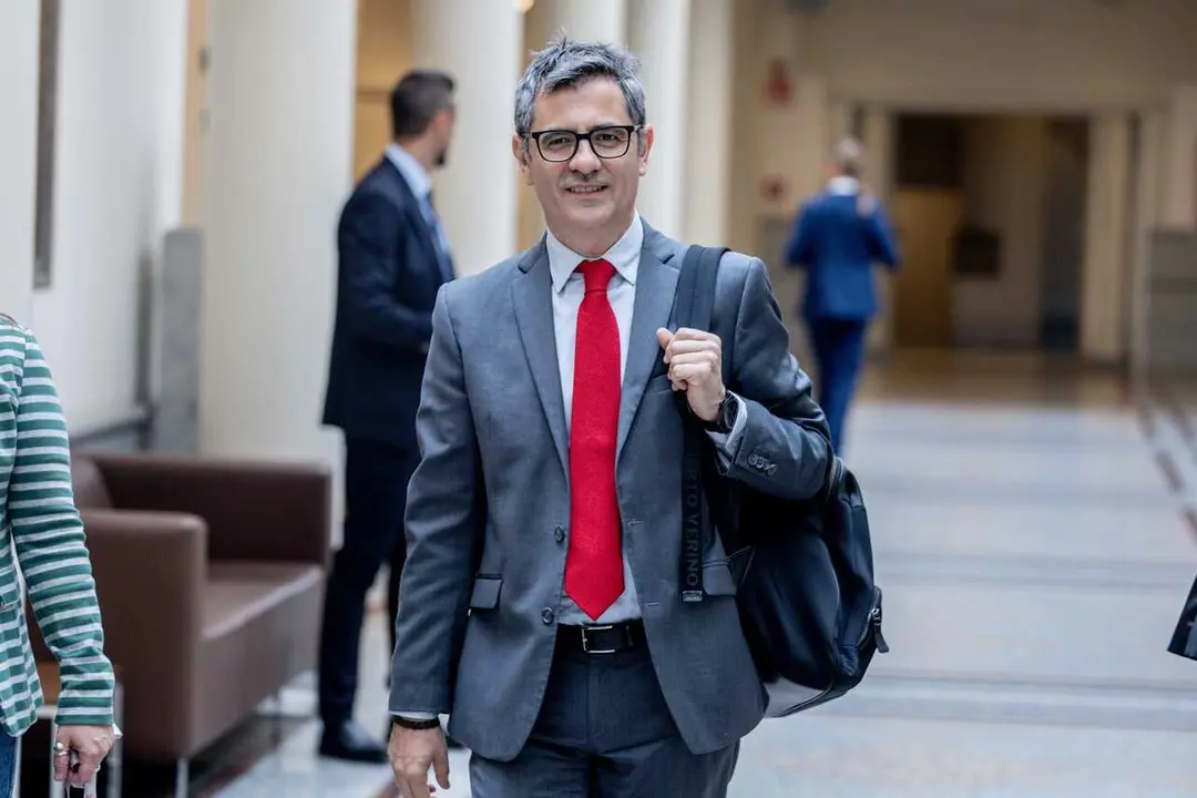 El ministro de la Presidencia, Justicia y Relaciones con las Cortes, F&eacute;lix Bola&ntilde;os, a su llegada a la sesi&oacute;n de control al Gobierno, a 21 de abril de 2026, en Madrid (Espa&ntilde;a). 