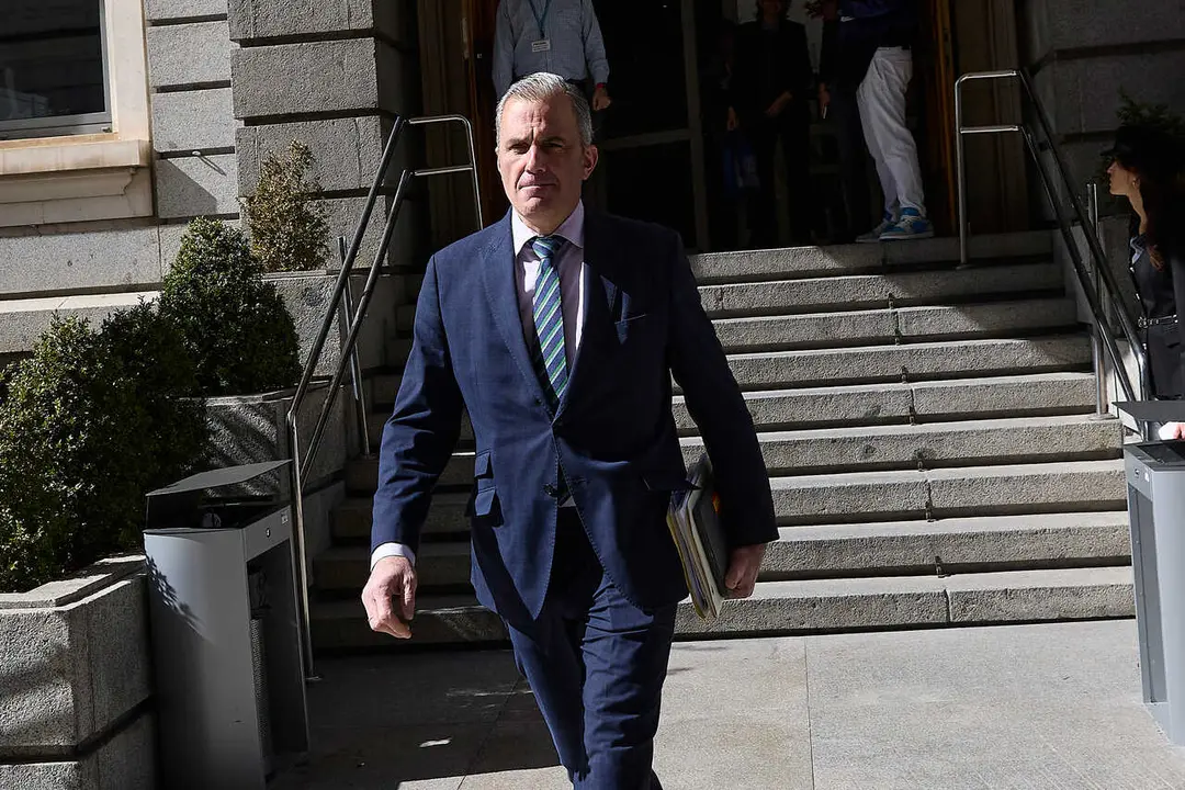 Archivo - El diputado de VOX Javier Ortega Smith, a su salida de una sesi&oacute;n plenaria, en el Congreso de los Diputados, a 26 de febrero de 2026, en Madrid (Espa&ntilde;a).