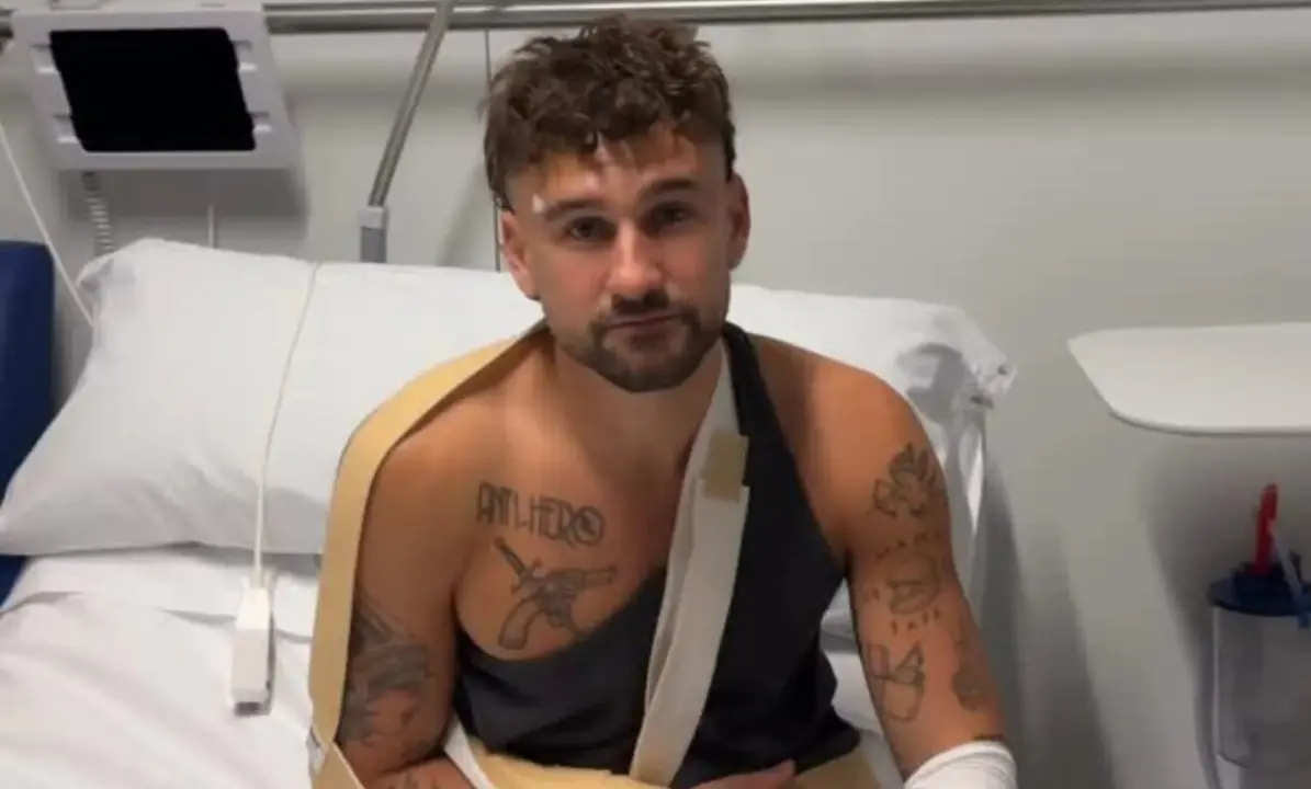 Dani Fern&aacute;ndez en el hospital tras su rotura de hombro