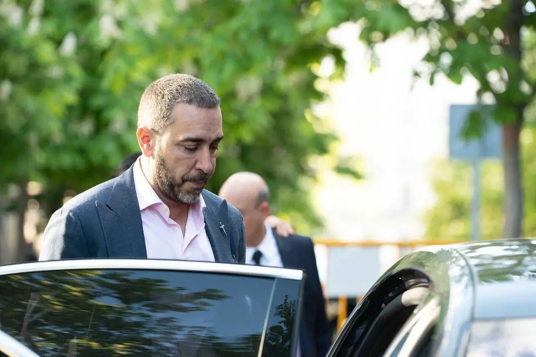 El empresario V&iacute;ctor de Aldama, a su salida del Tribunal Supremo, a 14 de abril de 2026, en Madrid (Espa&ntilde;a). 