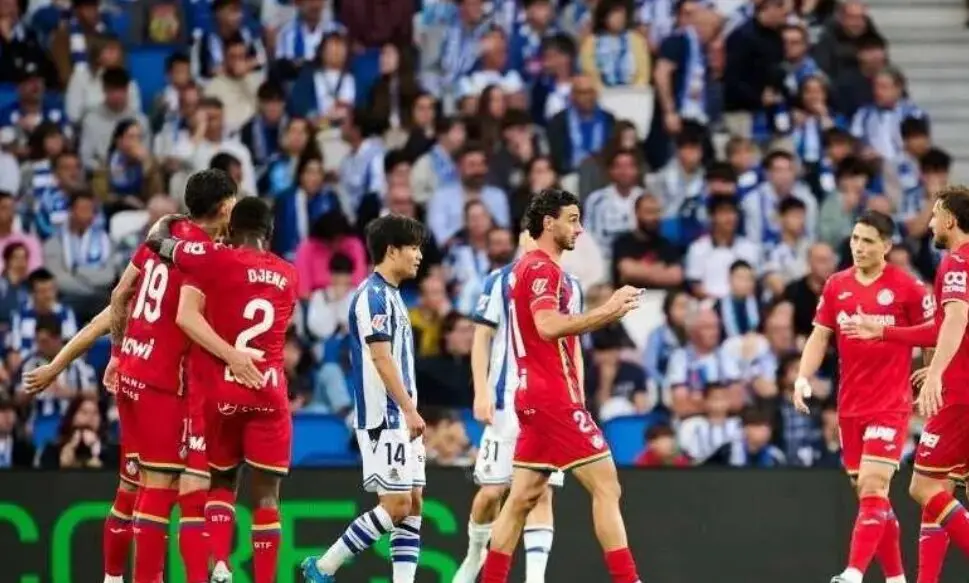 El Getafe celebrando la victoria ante la Real