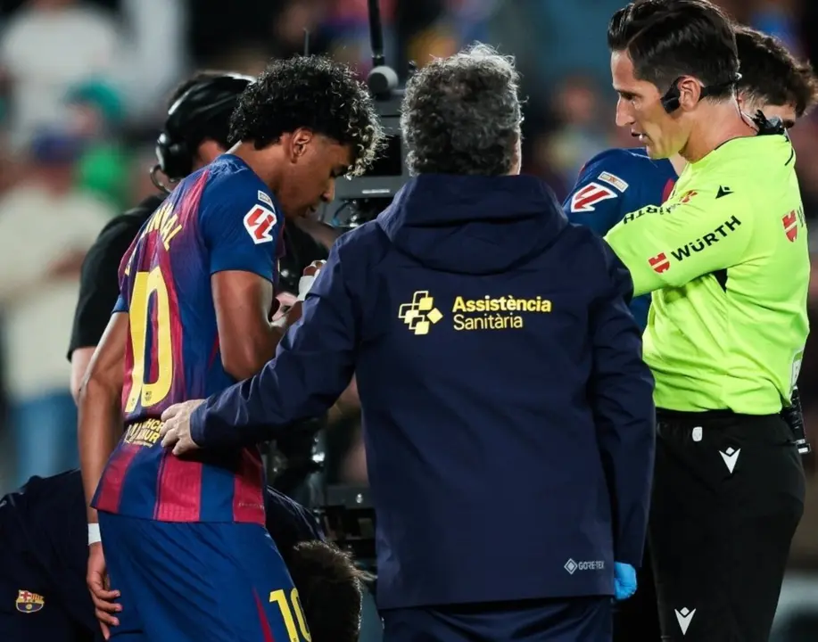 Lamine Yamal saliendo lesionado