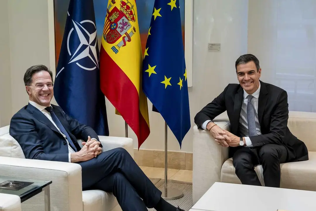 Archivo - El presidente del Gobierno, Pedro S&aacute;nchez (d), y el secretario general de la OTAN, Mark Rutte (i), durante una reuni&oacute;n, en el Complejo de la Moncloa, a 27 de enero de 2025, en Madrid (Espa&ntilde;a).