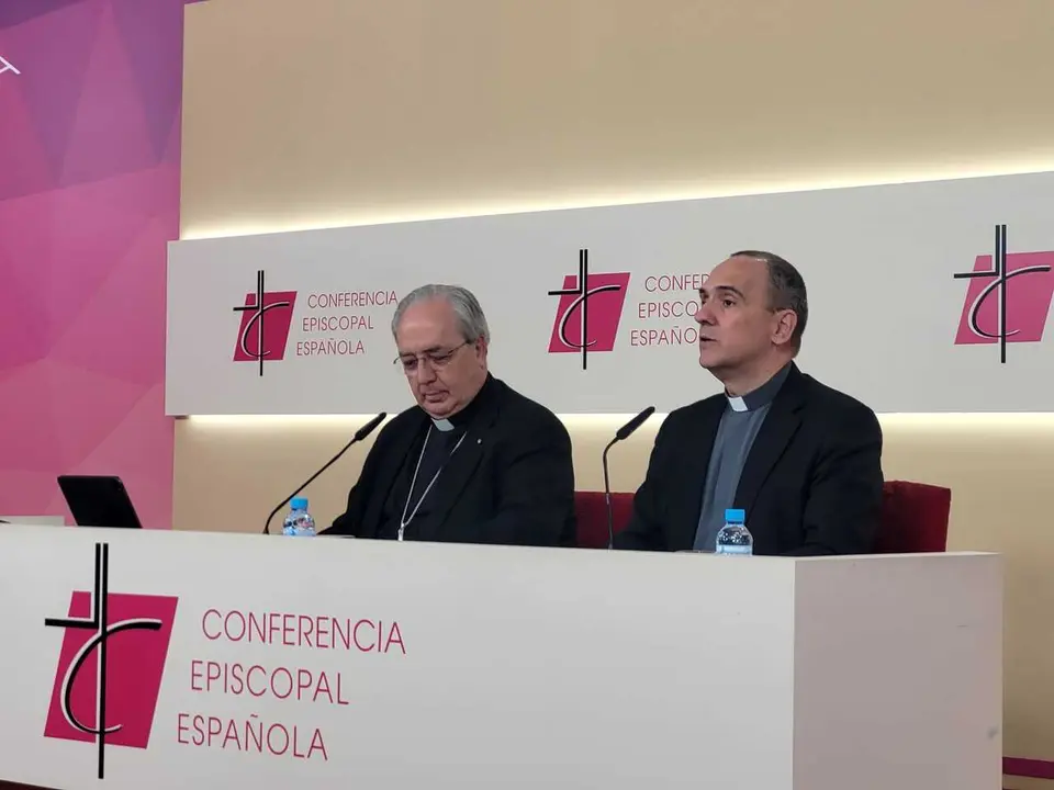 El secretario general de la CEE, Francisco C&eacute;sar Garc&iacute;a Mag&aacute;n, y el director de comunicaci&oacute;n de la CEE, Jos&eacute; Gabriel Vera.