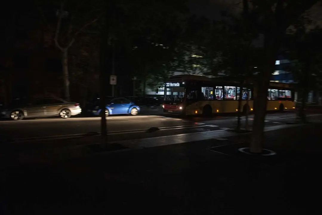 Archivo - Las calles de la ciudad sin luz durante el apag&oacute;n, a 28 de abril de 2025, en Barcelona, Catalunya (Espa&ntilde;a).