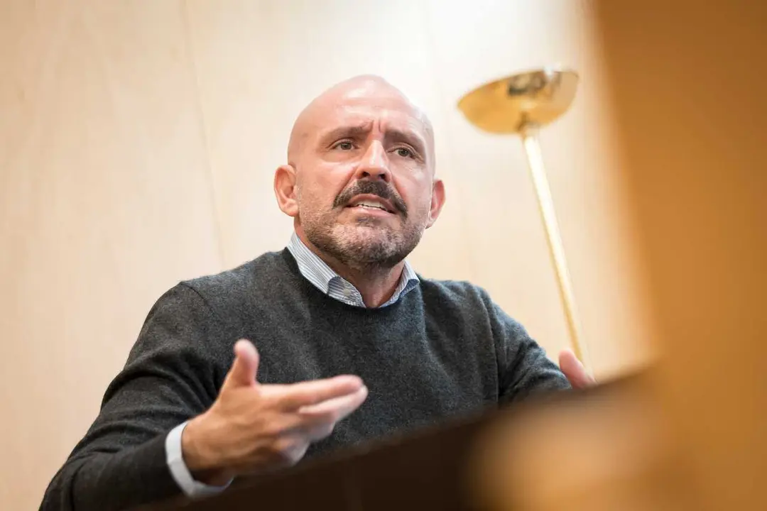 Archivo - El vicesecretario de Educaci&oacute;n e Igualdad del PP, Jaime de los Santos, durante una entrevista para Europa Press, en el Congreso de los Diputados, a 19 de noviembre de 2025, en Madrid (Espa&ntilde;a).