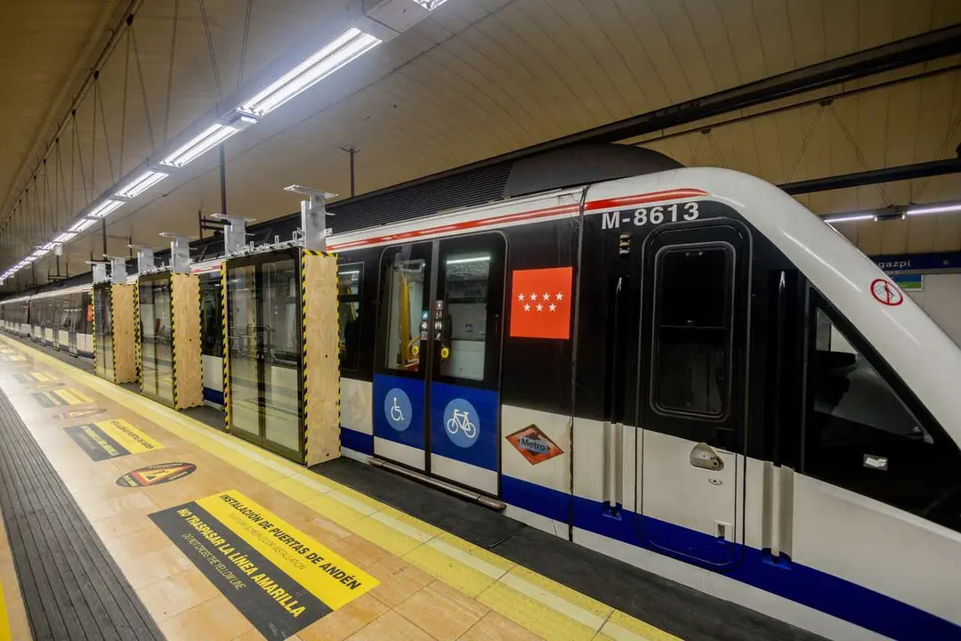Archivo - Varias puertas de And&eacute;n colocadas recientemente, en la l&iacute;nea 6 del metro de Madrid, en la estaci&oacute;n de Legazpi, a 30 de enero de 2026, en Madrid (Espa&ntilde;a).