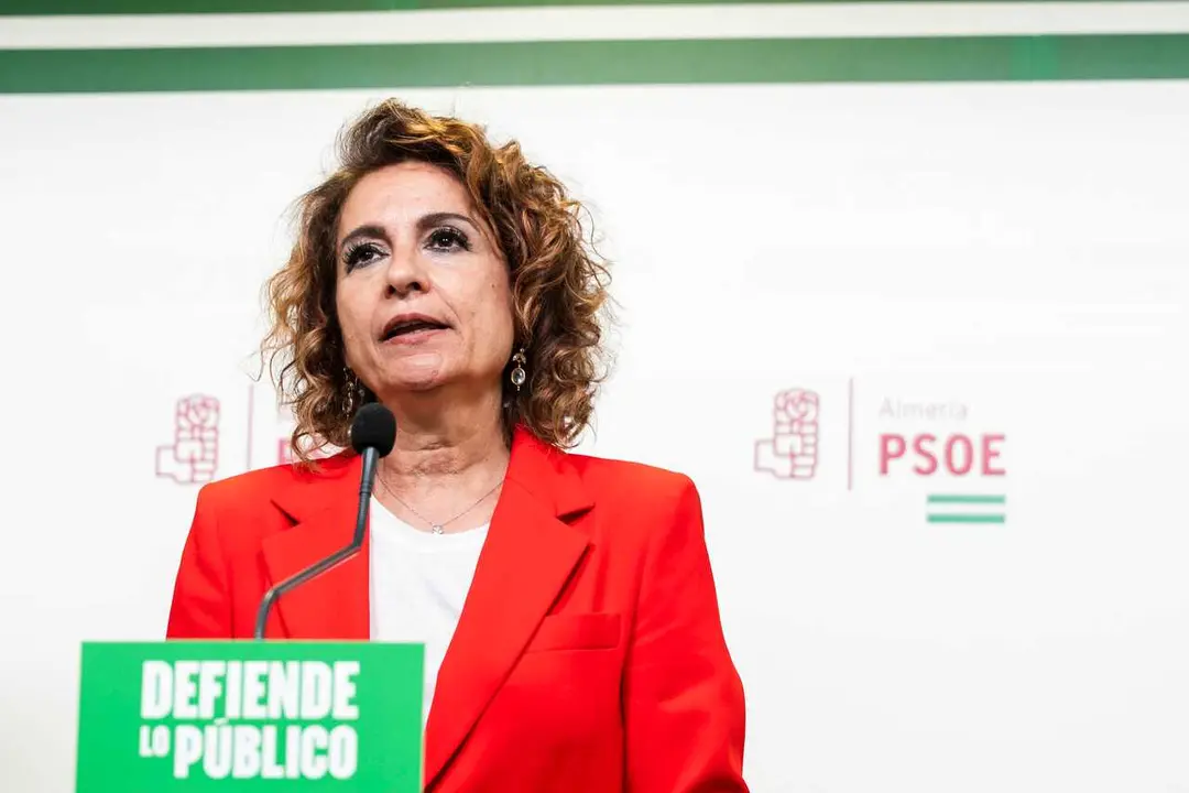 La secretaria general del PSOE-A, Mar&iacute;a Jes&uacute;s Montero, atiende a los medios. Imagen de archivo. 