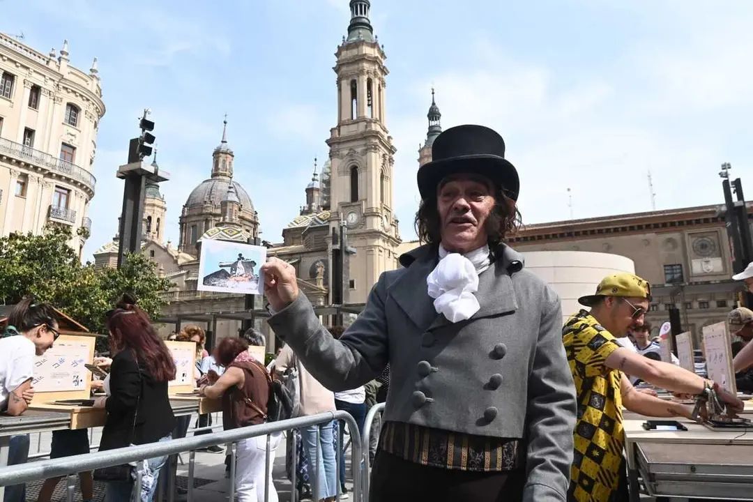 Francisco de Goya en la plaza del Pilar en las Fiestas Goyescas que honran su legado.