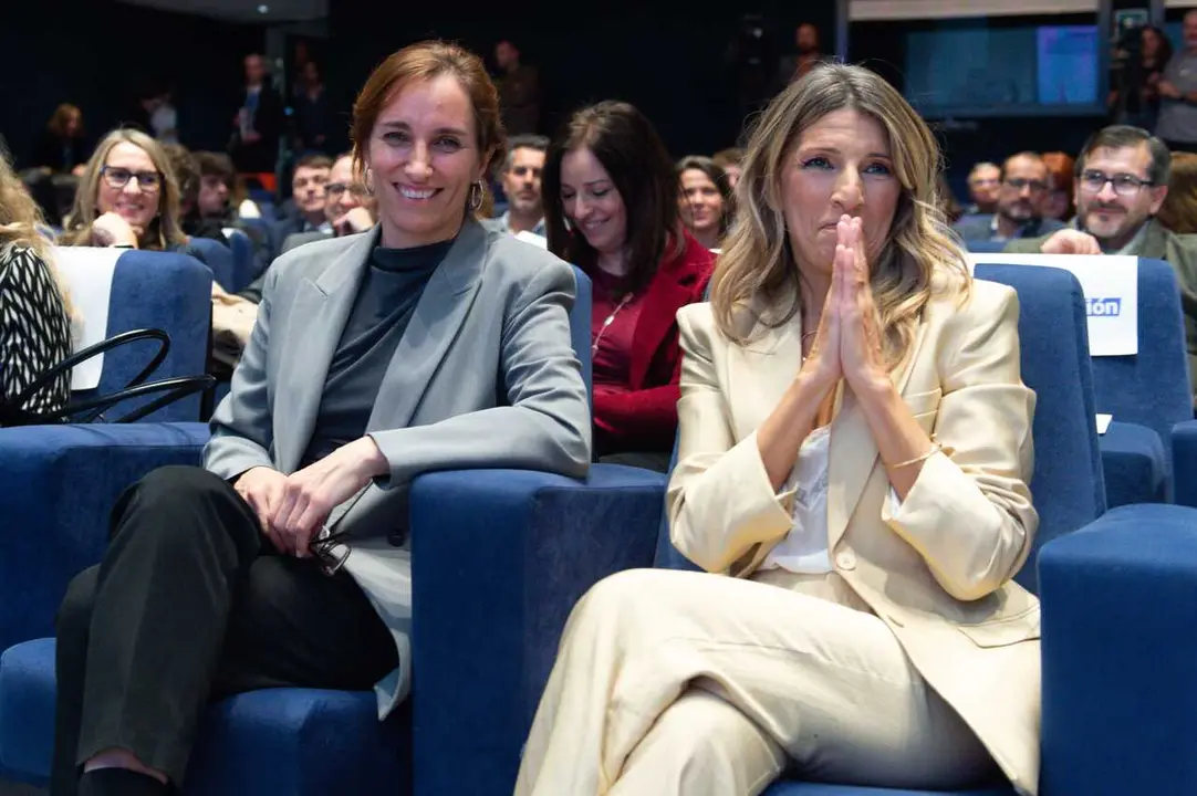 Archivo - (I-D)La ministra de Sanidad, M&oacute;nica Garc&iacute;a, y la vicepresidenta segunda y ministra de Trabajo y Econom&iacute;a Social, Yolanda D&iacute;az, durante el aniversario de la Ley de prevenci&oacute;n de Riesgos Laborales, a 5 de noviembre de 2025, en Madrid (Espa&ntilde;a).