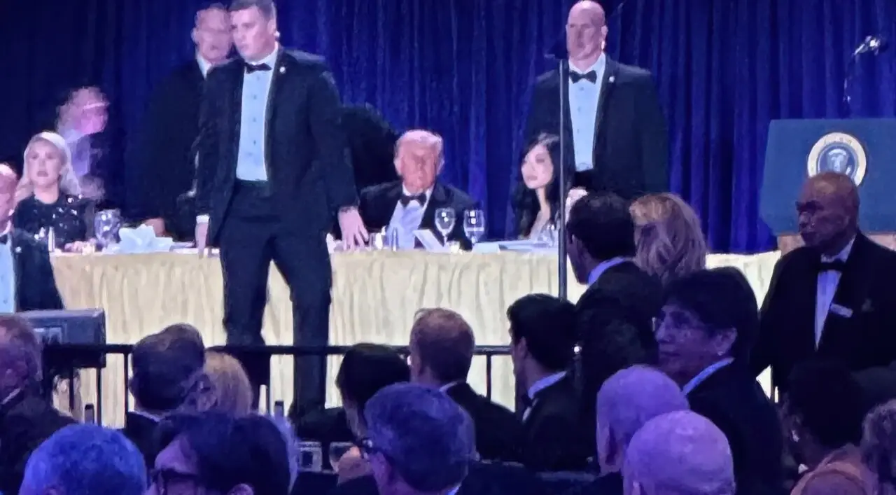 Donald Trump durante la cena donde se produjo el tiroteo