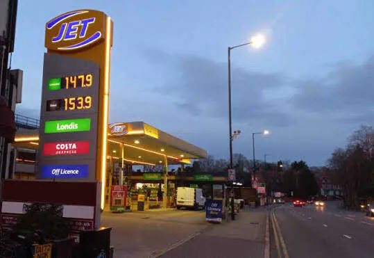 Gasolinera ubicada en Hagley Road, Reino Unido