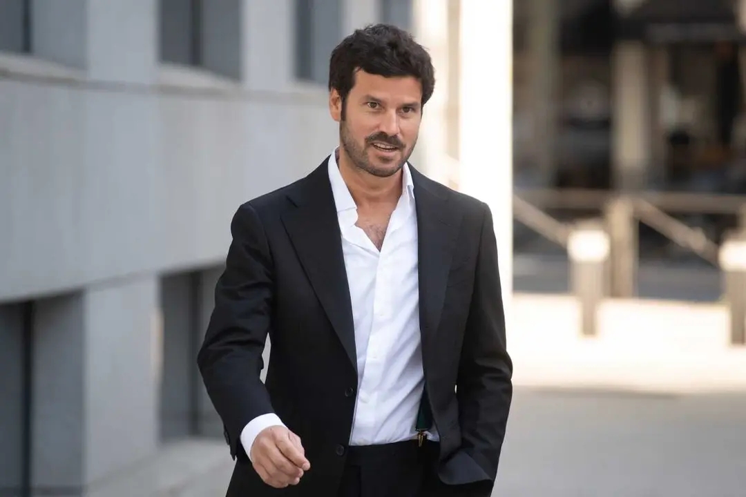 El hijo de Luis B&aacute;rcenas, Guillermo B&aacute;rcenas, a su llegada a la Audiencia Nacional, a 23 de abril de 2026, en San Fernando, Madrid (Espa&ntilde;a). 