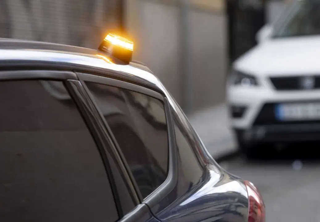 Archivo - El 83% de las incidencias en carretera en Espa&ntilde;a no se se&ntilde;alizan con balizas V16 conectadas