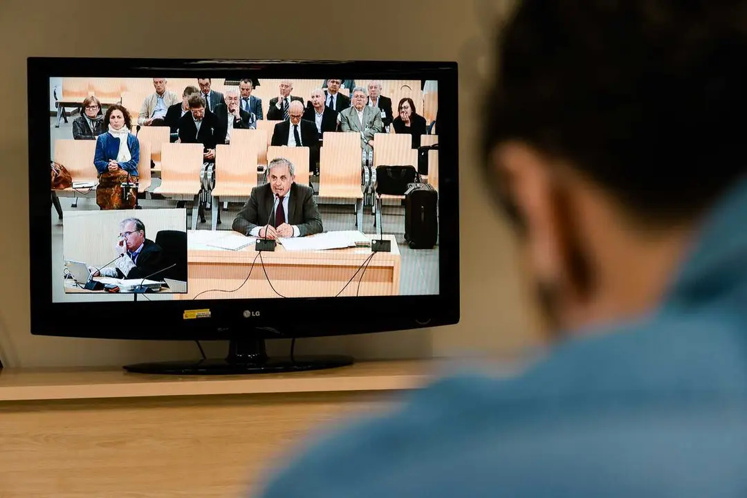 Pantalla en la sala de prensa muestra a Jordi Pujol Ferrusola declarando en la Audiencia Nacional, a 27 de abril de 2026, en San Fernando de Henares, Madrid (Espa&ntilde;a)