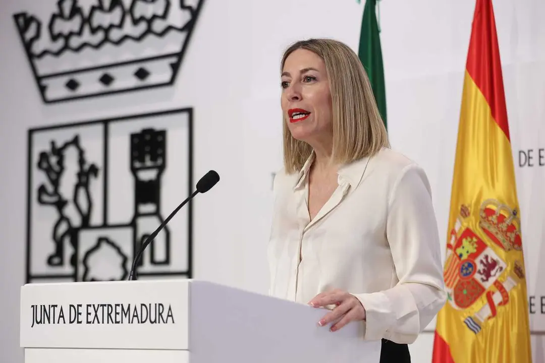 La presidenta de la Junta de Extremadura, Mar&iacute;a Guardiola, anuncia la composici&oacute;n de su gobierno