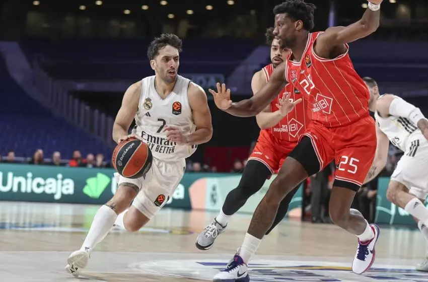 Facundo Campazzo ante el Hapoel