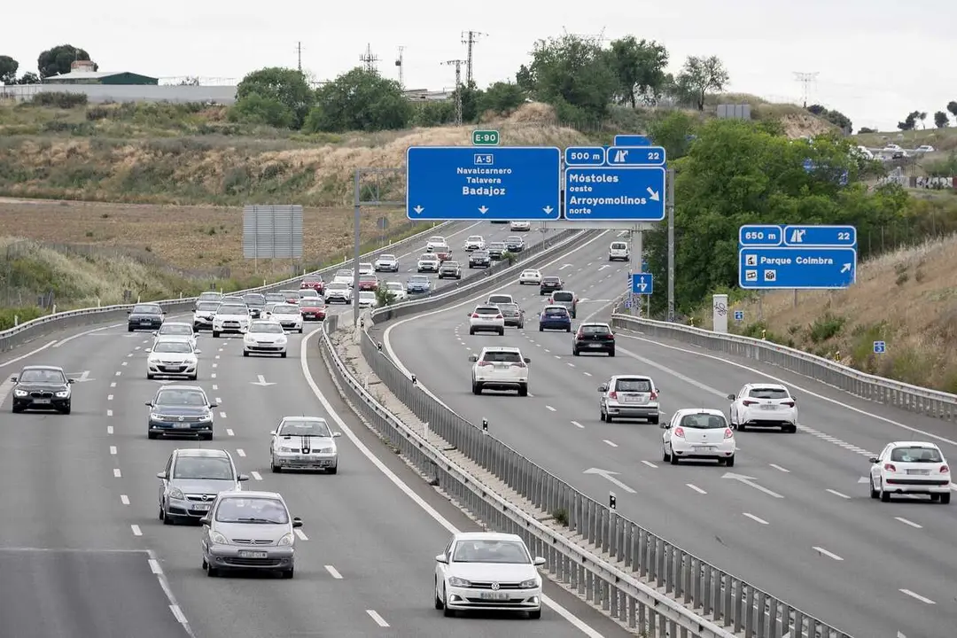 Archivo - Tr&aacute;fico en la autov&iacute;a A-5 por la operaci&oacute;n retorno del puente de mayo, a 5 de mayo de 2024, en Madrid (Espa&ntilde;a). La operaci&oacute;n salida del puente de mayo comenz&oacute; el pasado martes, 30 de abril y finaliza hoy, 5 de mayo. La Direcci&oacute;n General de Tr&aacute;fi