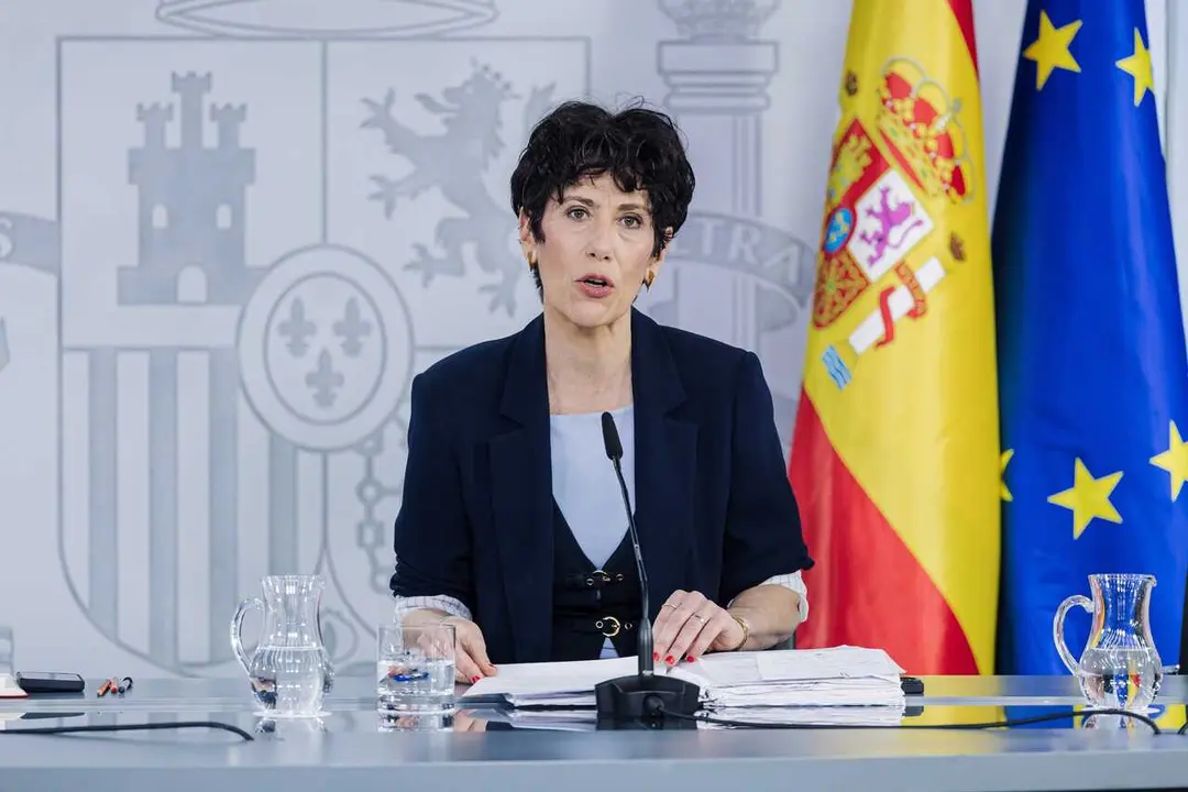 La ministra portavoz, Elma Saiz, durante la rueda de prensa posterior al Consejo de Ministros, a 28 de abril de 2026, en Madrid (Espa&ntilde;a). 